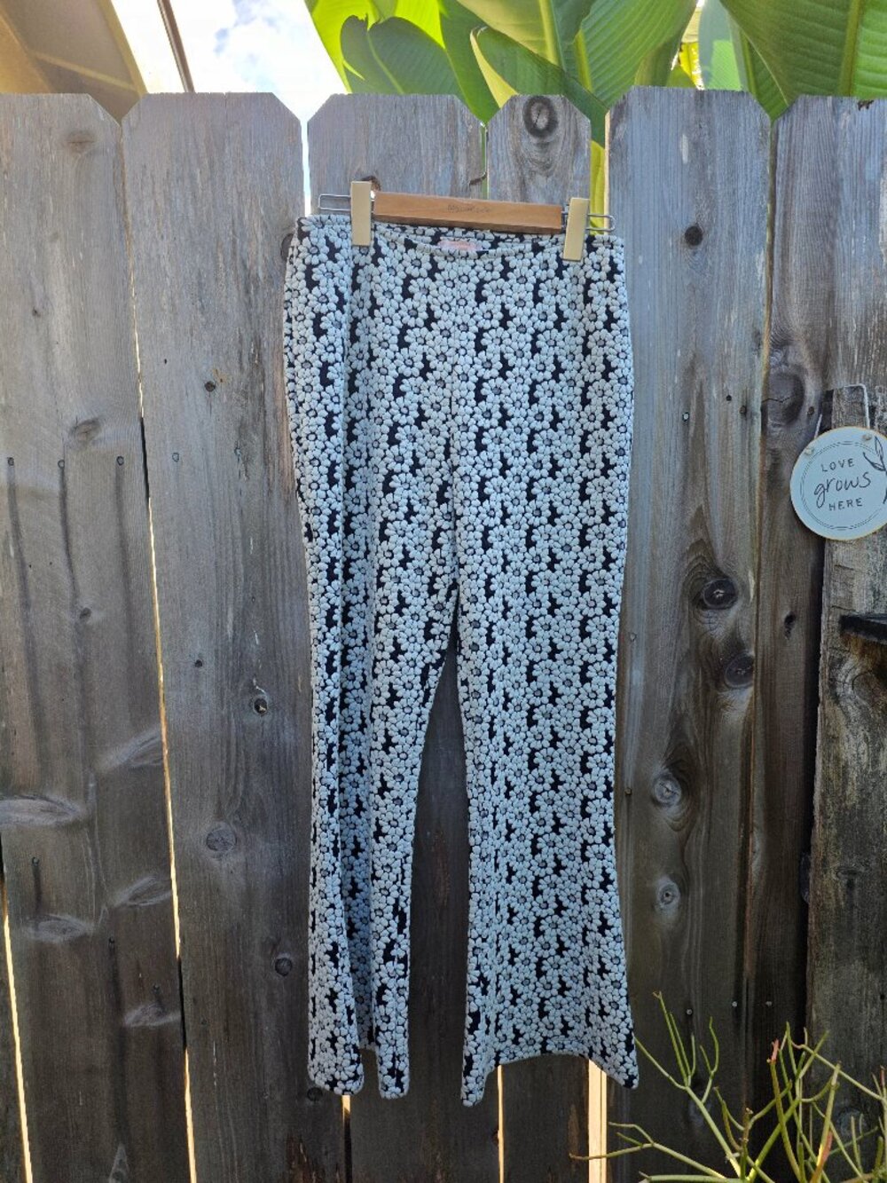 Willow Root Daisy Flare Leggings